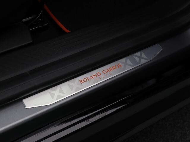 Renault 5 Roland-Garros Comfort range | Achteruitrijcamera | Elektrisch verwarmbare voorstoelen | ISOFIX-bevestigingssysteem voor kinderzitjes op passagiersstoel en op de twee buitenste zitplaatsen achter