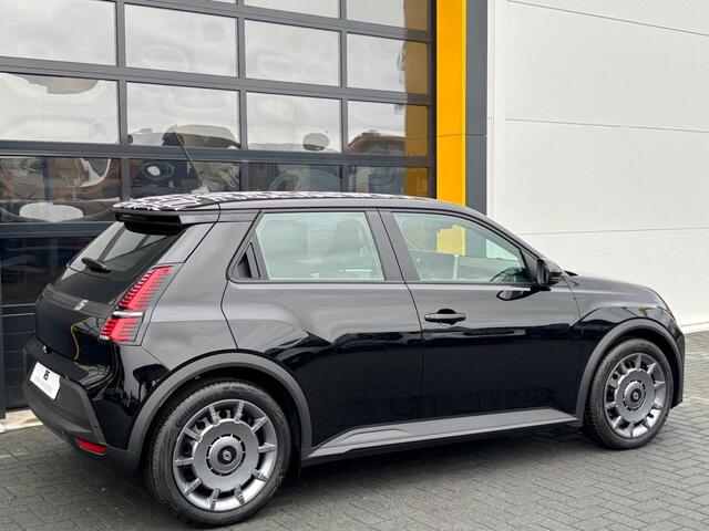 Renault 5 E-TECH 100% ELECTRIC NightenDay 120pk Pack Winter