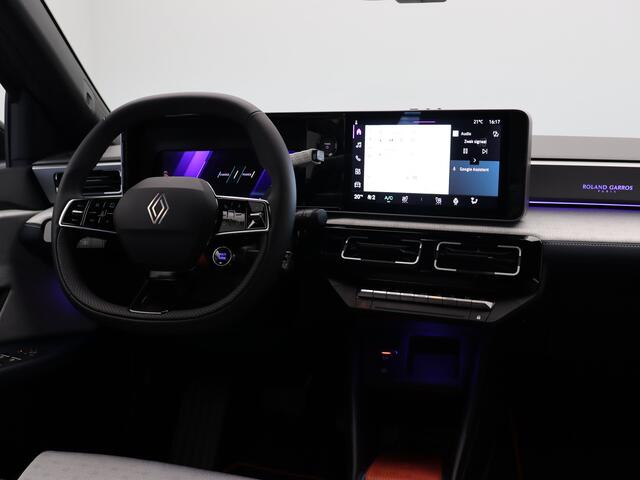 Renault 5 Roland-Garros Comfort range | Achteruitrijcamera | Elektrisch verwarmbare voorstoelen | ISOFIX-bevestigingssysteem voor kinderzitjes op passagiersstoel en op de twee buitenste zitplaatsen achter