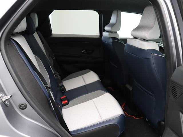 Renault 5 Roland-Garros Comfort range | Achteruitrijcamera | Elektrisch verwarmbare voorstoelen | ISOFIX-bevestigingssysteem voor kinderzitjes op passagiersstoel en op de twee buitenste zitplaatsen achter