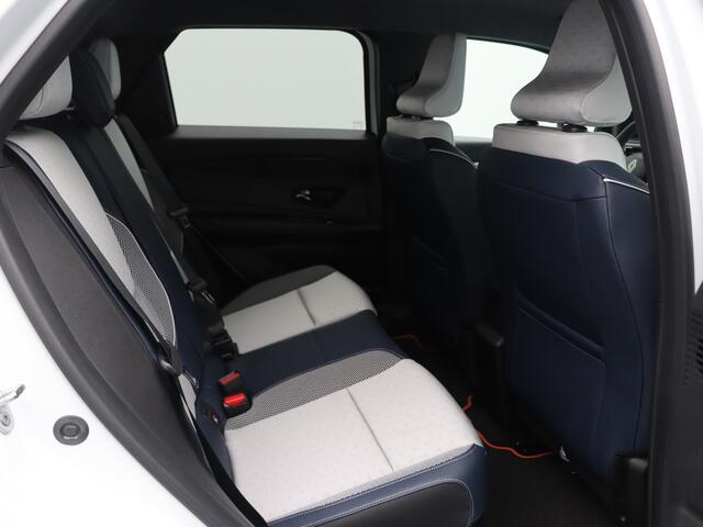 Renault 5 Roland-Garros Comfort range | Achteruitrijcamera | Elektrisch verwarmbare voorstoelen | ISOFIX-bevestigingssysteem voor kinderzitjes op passagiersstoel en op de twee buitenste zitplaatsen achter