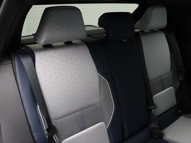 Renault 5 Roland-Garros Comfort range | Achteruitrijcamera | Elektrisch verwarmbare voorstoelen | ISOFIX-bevestigingssysteem voor kinderzitjes op passagiersstoel en op de twee buitenste zitplaatsen achter