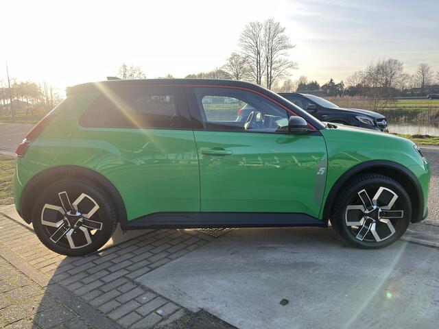 Renault 5 urban range techno 40 kWh / Camera / Stoelverw.+Stuurverw. / Apple Carplay - Android Auto / 18'' LMV /