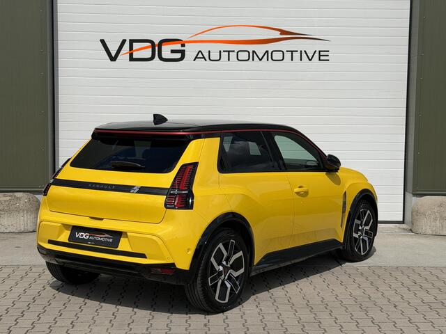 Renault 5 comfort range iconic cinq 52 kWh / SOH 99% / Snellader / Navigatie / 18" / Harman Kardon / Adaptive cruise / Parkeer Camera / Clima / Keyless