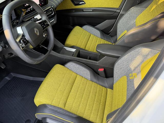 Renault 5 comfort range iconic cinq 52 kWh / SOH 99% / Snellader / Navigatie / 18" / Harman Kardon / Adaptive cruise / Parkeer Camera / Clima / Keyless