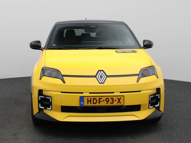 Renault 5 comfort range iconic cinq 52 kWh | Pack Safety & Advanced Driving Assist | Harman Kardon Audio | Stoel- en Stuurwielverwarming | Camera | Draadloze Smartphonelader | 18" LMV 'Chrono' | LED Pure Vision | Android Automotive