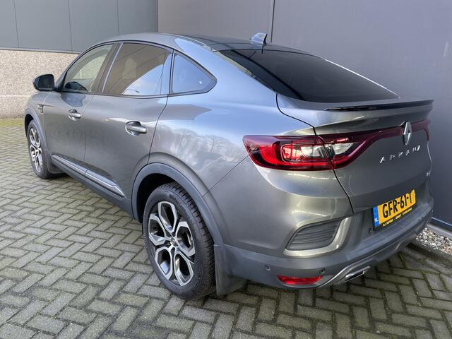 Renault Arkana 1.6 E-Tech hybrid 145 esprit Alpine Automaat - Parkeersensoren voor en achter - Getint glas achter - Lederen stuurwiel - Navigatie - Bluetooth - Achteruitrij camera - Airco - Cruise control - Licht metalen velgen