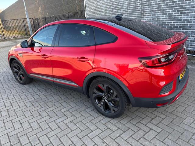 Renault Arkana 1.6 E-Tech Hybrid 145 R.S. Line | Achteruitrijcamera | Cruise control | Klimaatregeling | Navigatie | Parkeersensoren | Stoelverwarming | Lichtmetalen velgen | Metallic lak