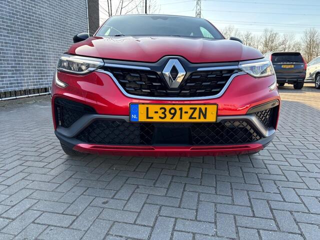 Renault Arkana 1.6 E-Tech Hybrid 145 R.S. Line | Achteruitrijcamera | Cruise control | Klimaatregeling | Navigatie | Parkeersensoren | Stoelverwarming | Lichtmetalen velgen | Metallic lak
