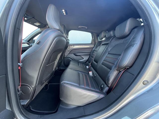 Renault Arkana 1.3 TCe 140 R.S. line / Nederlandse Auto / Dealer onderhouden /Afneembare Trekhaak / Stoelverwarming voor / Parkeerassistent / Apple Carplay & Android Auto / Navigatie groot scherm / Keyless Entry & Start / Parkeersensoren voor en achter / Lane Assist