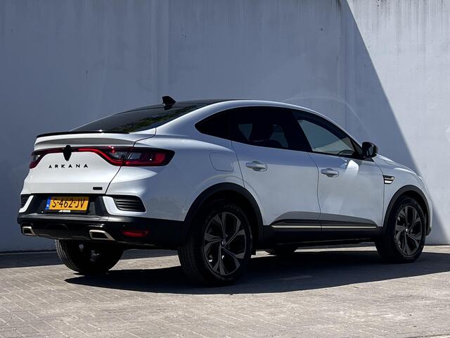 Renault Arkana 1.6 E-Tech hybrid 145 E-Tech engineered Automaat / Dealer onderhouden / Schuif-kanteldak / Stuur- en stoelverwarming / Navigatie groot scherm / Parkeerassistent / Apple Carplay Android Auto / 18" LM wielen /