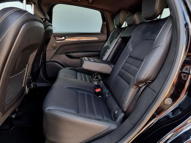 Renault Arkana 1.6 E-Tech hybrid 145 E-Tech engineered Automaat / Bose Audio / Lederen/Alcantara Bekleding / Cruise Control Adaptief / Dodehoekdetectie