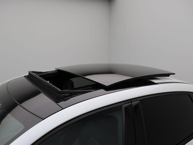 Renault Arkana E-Tech Hybrid 145pk R.S. Line | Schuif- kanteldak | Trekhaak | Stoel- en stuurverwarming | Adaptieve cruisecontrol | Camera's rondom | Elektrisch verstelbare stoelen |