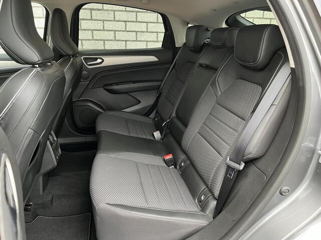 Renault Arkana 1.6 E-Tech Hybrid 145 Intens | Afneembare trekhaak | Achteruitrijcamera | Apple CarPlay / Android Auto | Navigatie |