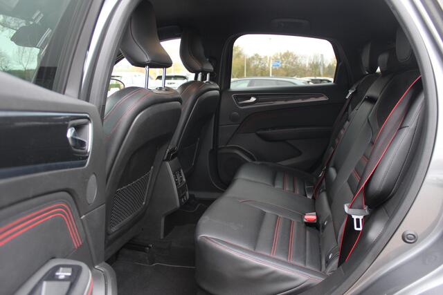 Renault Arkana 1.3 TCe 140 R.S. Line / Camera / Leder / 18'' / Bose / Keyless / Sfeerverlichting / Navigatie / Dodehoek / DAB / ACC / Stoelverwarming