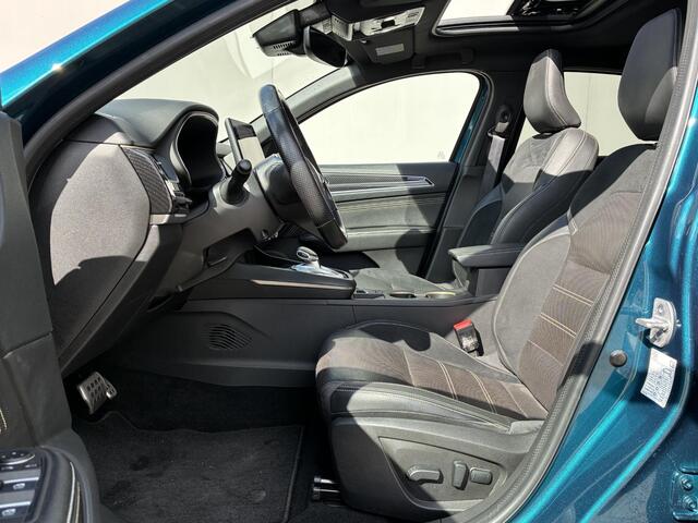 Renault Arkana 1.6 E-Tech hybrid 145 E-Tech engineered / Schuif-/Kantel dak / Stoel-/Stuurverwarming / Elektrische stoelen / Lederen Bekleding / BOSE Audio / Navigatie / Apple Carplay/Android Auto /