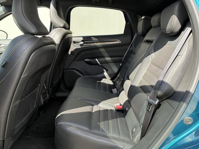 Renault Arkana 1.6 E-Tech hybrid 145 E-Tech engineered / Schuif-/Kantel dak / Stoel-/Stuurverwarming / Elektrische stoelen / Lederen Bekleding / BOSE Audio / Navigatie / Apple Carplay/Android Auto /