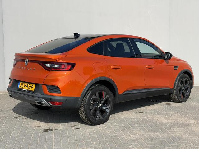 Renault Arkana 1.3 TCe 140 / Adaptieve Cruise / Lederen Bekleding / BOSE Audio / Elektr. Stoelen / Stoel Verwarming / Camera / Dodehoek Detectie / Navigatie / All Season Banden / DAB /