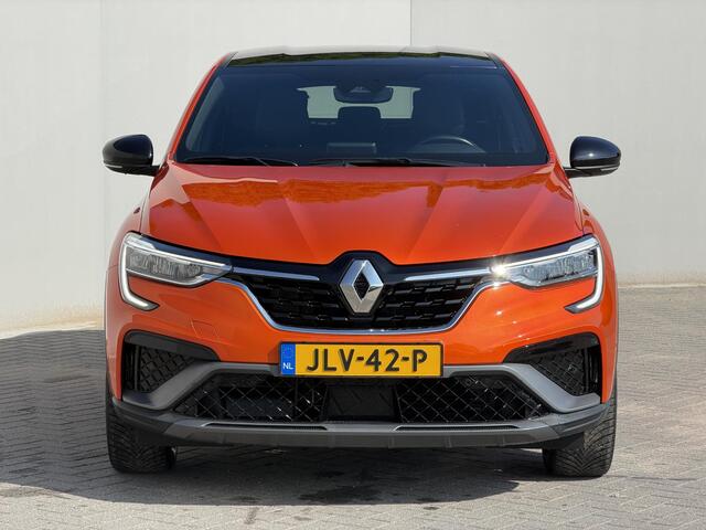 Renault Arkana 1.3 TCe 140 / Adaptieve Cruise / Lederen Bekleding / BOSE Audio / Elektr. Stoelen / Stoel Verwarming / Camera / Dodehoek Detectie / Navigatie / All Season Banden / DAB /