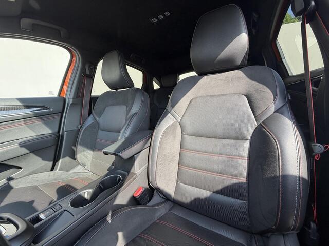 Renault Arkana 1.3 TCe 140 / Adaptieve Cruise / Lederen Bekleding / BOSE Audio / Elektr. Stoelen / Stoel Verwarming / Camera / Dodehoek Detectie / Navigatie / All Season Banden / DAB /