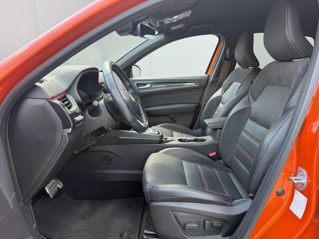 Renault Arkana 1.6 E-Tech Hybrid 145PK R.S. Line / Wegklapbare Trekhaak / Adaptief Cruise Control / Stoel & Stuurverwarming / Lederen Bekleding / Elektrische Stoelen / Dodehoek Detectie / Carbon Look Interieur Delen / Apple Carplay & Android Auto /
