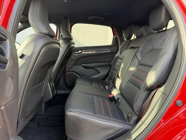 Renault Arkana 1.6 E-Tech Hybrid 145 R.S. Line / Adaptieve Cruise / Lederen Bekleding / 100 % Onderhouden / Camera / Stoel & Stuur Verwarming / Elektr. Stoelen / Dodehoek Detectie / Apple Carplay & Android Auto /