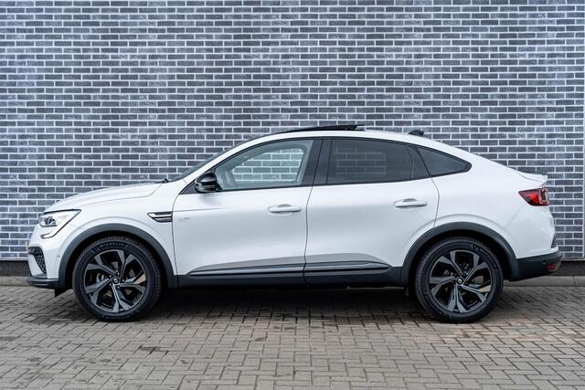 Renault Arkana 1.6 E-Tech hybrid 145 E-Tech engineered | Trekhaak | Panoramadak | Achteruitrijcamera | Parkeersensoren | Keyless Entry | Elektrisch Verstelbare Voorstoelen | Stoelverwarming | Cruise Control Adaptief | Dodehoekdetectie | Navigatie | Apple Carplay | Android Auto