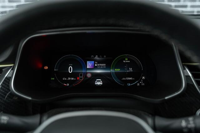 Renault Arkana 1.6 E-Tech hybrid 145 E-Tech engineered | Trekhaak | Panoramadak | Achteruitrijcamera | Parkeersensoren | Keyless Entry | Elektrisch Verstelbare Voorstoelen | Stoelverwarming | Cruise Control Adaptief | Dodehoekdetectie | Navigatie | Apple Carplay | Android Auto