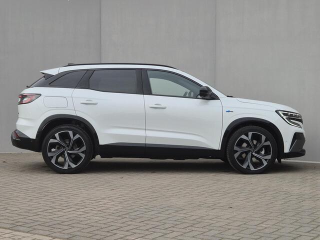 Renault Austral 1.2 E-Tech full hybrid 200 iconic esprit Automaat / Fabrieksgarantie tot 04-2027 / All season banden / Panoramadak / Trekgewicht 1.500 kg / Rondomzicht camera / Adaptief cruise control / Elektrische achterklep / Apple Carplay Android Auto /