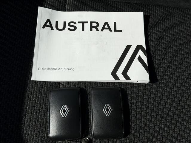 Renault Austral 1.3 mild hybrid 160 X-tronic techno esprit Alpine / Fabrieksgarantie tot 04-2027 / 1.800 kg trekgewicht / Panoramadak / Navigatie / Elektrische stoelen & klep / Camera / Stoelverwarming / LM 20" & All Season banden /