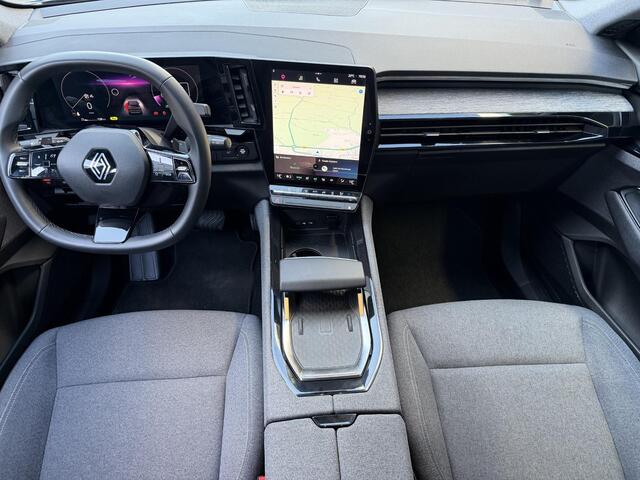 Renault Austral 1.3 mild hybrid 140 Equilibre Automaat / Dealer onderhouden / 1.800 kg trekgewicht / Apple Carplay / Android Auto / Achteruitrijcamera / Navigatie / Achteruitrijcamera