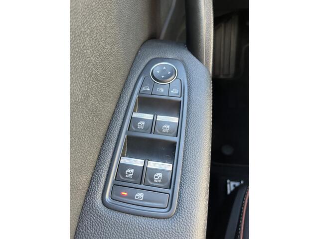 Renault CAPTUR 1.3 Mild Hybrid 160 EDC Iconic , NL-Auto, FULL OPTION, Cruise adaptief, Bose-Audio, Stoel & stuur verwarming, Voorruit verwarming, Leder, 360 graden camera, Park assist, Lichtmetaal 18'', LED, Parkeersensoren