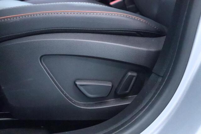 Renault CAPTUR 1.3 Mild Hybrid 160PK Iconic | Automaat | BOSE Audio | PDC + 360 camera | Leder | Adapt.Cruise | Bluetooth |