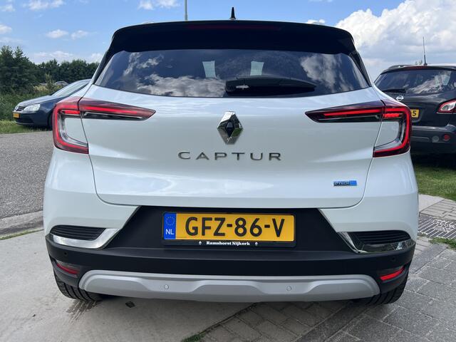 Renault CAPTUR 1.6 E-Tech Plug-in Hybrid 160 Intens / Automaat / Keyless / Climate / PDC V+A / Camera / Adaptive cruise / Lane assist / Applecarplay - Androidauto /