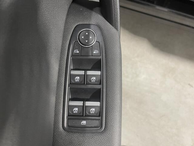Renault CAPTUR 1.3 TCe 141pk Intens MHEV Aut.7 103kw Carplay / Navi / A.Camera / Adapt.C.