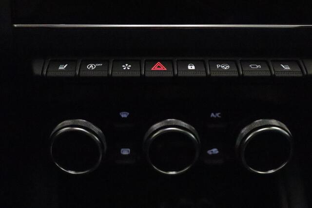 Renault CAPTUR 1.3 Mild Hybrid 160 Iconic Automaat | Open dak | BOSE | Leder | PDC + camera | Cruise | Bluetooth |
