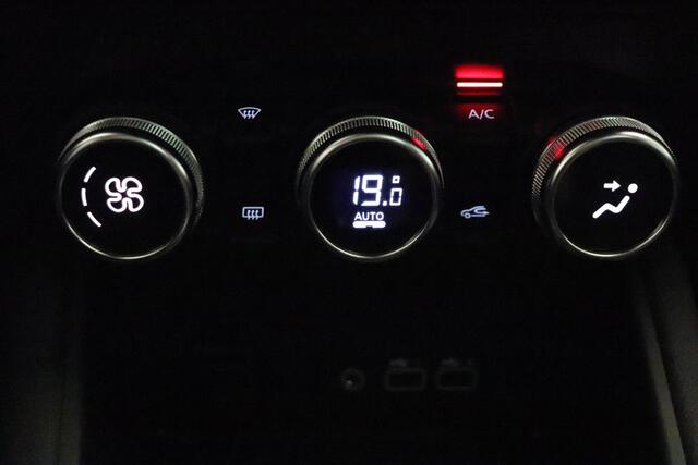Renault CAPTUR 1.3 Mild Hybrid 160 Iconic Automaat | Open dak | BOSE | Leder | PDC + camera | Cruise | Bluetooth |