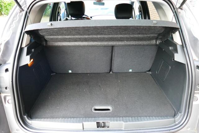 Renault CAPTUR 0.9 TCe Xmod. Zwart Dak, Leer, Stoelverw, Navi, Camera, Clima, 17"LMV, Haak 1200kg