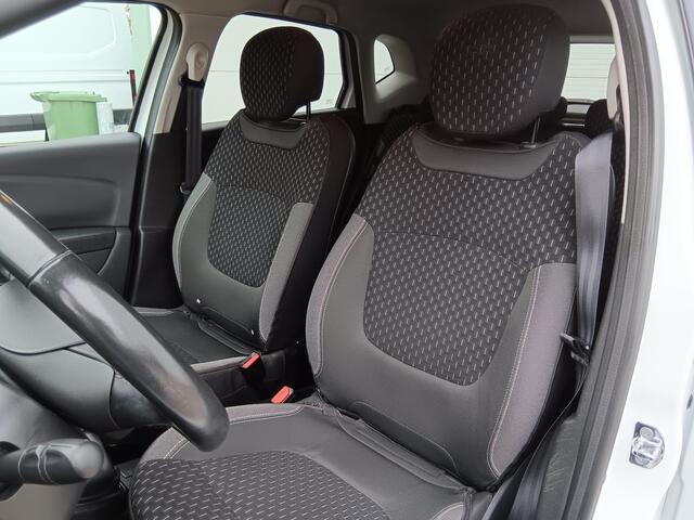Renault CAPTUR 0.9 TCe Intens Climate Control / Navigatie / Parkeersensoren / Trekhaak / Lichtmetalen Velgen / Privacy Glass
