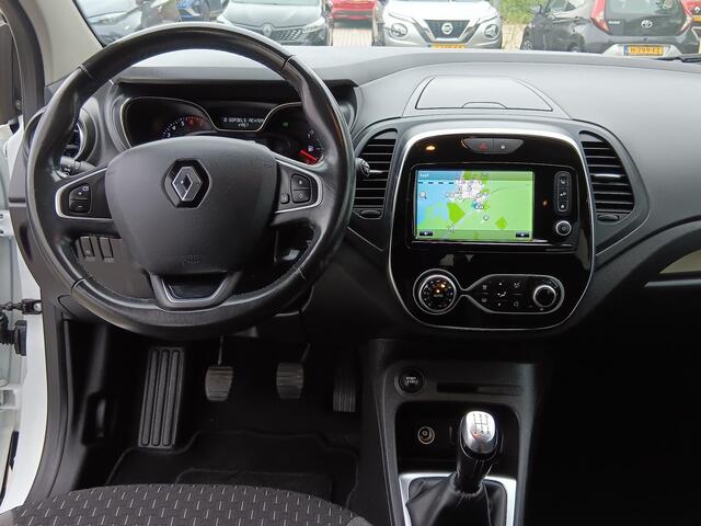 Renault CAPTUR 0.9 TCe Intens Climate Control / Navigatie / Parkeersensoren / Trekhaak / Lichtmetalen Velgen / Privacy Glass