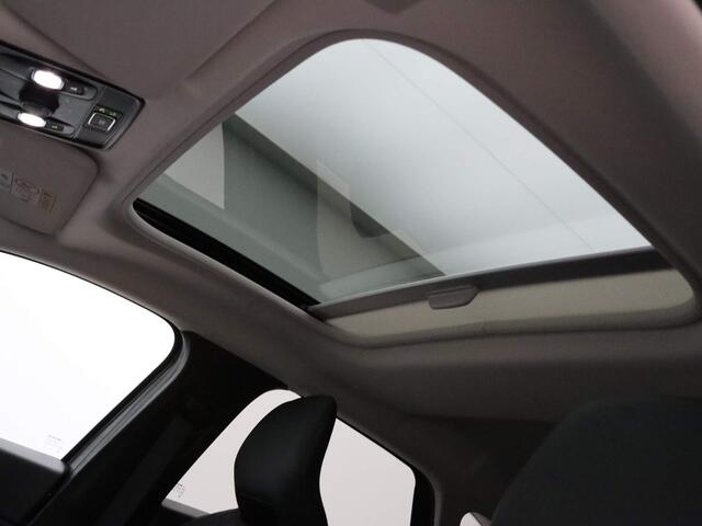 Renault CAPTUR TCe 140pk Initiale Paris EDC/AUTOMAAT 360° Camera | Leder | Navi | Schuif-/kanteldak | Stoel-/stuurverwarming