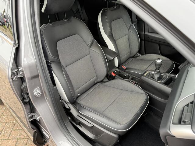 Renault CAPTUR Techno Tce 90 | parkeersensor voor + achter | camera | draadloos carplay | tijdelijk gratis Top Afleverpakket twv Eur 695