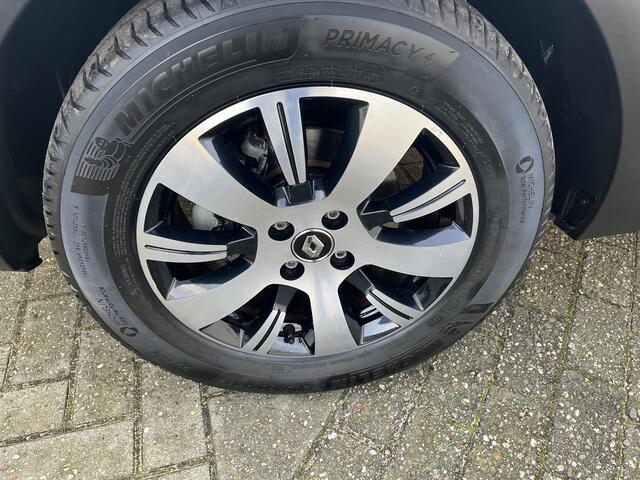 Renault CAPTUR 1.2 TCe Limited / NAVIGATIE / PARKEERSENSOREN / LICHTMETALEN VELGEN / 4 CILINDER 120 PK