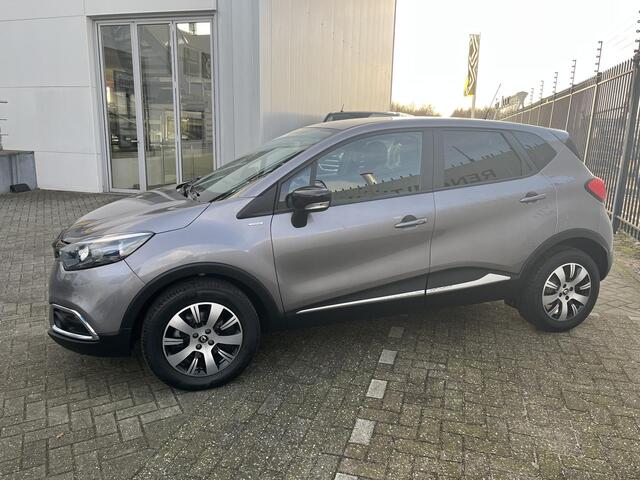 Renault CAPTUR 1.2 TCe Limited / NAVIGATIE / PARKEERSENSOREN / LICHTMETALEN VELGEN / 4 CILINDER 120 PK