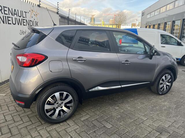 Renault CAPTUR 1.2 TCe Limited / NAVIGATIE / PARKEERSENSOREN / LICHTMETALEN VELGEN / 4 CILINDER 120 PK