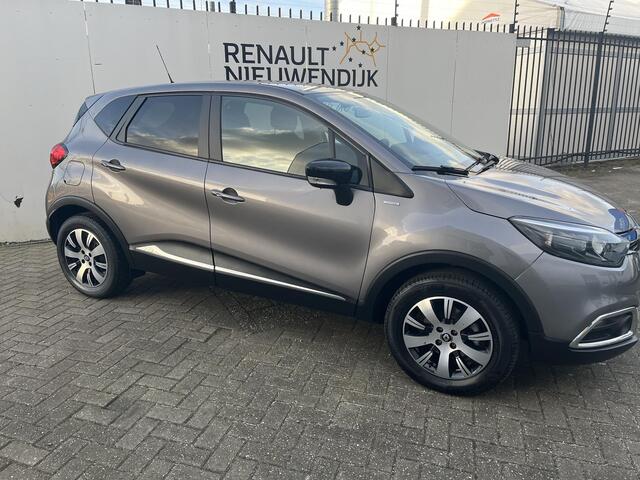 Renault CAPTUR 1.2 TCe Limited / NAVIGATIE / PARKEERSENSOREN / LICHTMETALEN VELGEN / 4 CILINDER 120 PK
