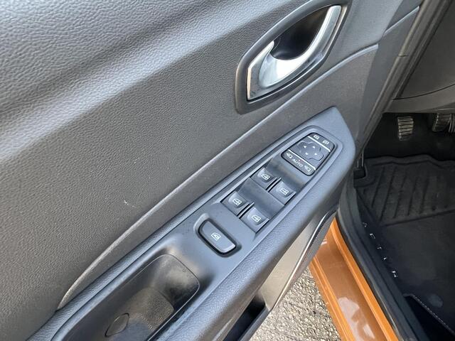 Renault CAPTUR 0.9 TCe Intens / CAMERA/ PARKEERSENSOREN / NAVIGATIE
