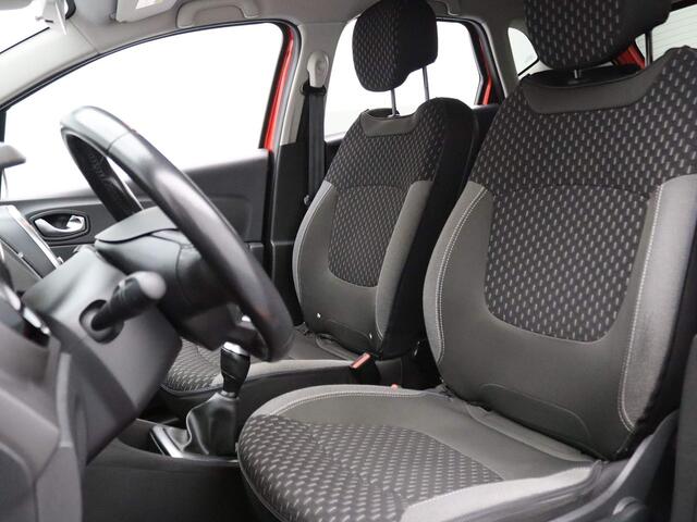 Renault CAPTUR TCe 90pk Intens Climate control | Navig | Parkeersensoren achter