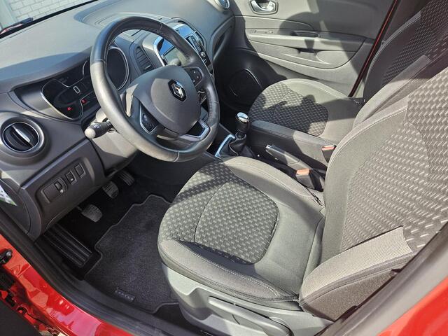 Renault CAPTUR 0.9 TCe Intens / 1e Eigenaar / Dealer Onderhouden / Achteruitrijcamera / Android Auto / Climate Control / Sensoren Voor en Achter / Navigatie / Reservewiel /