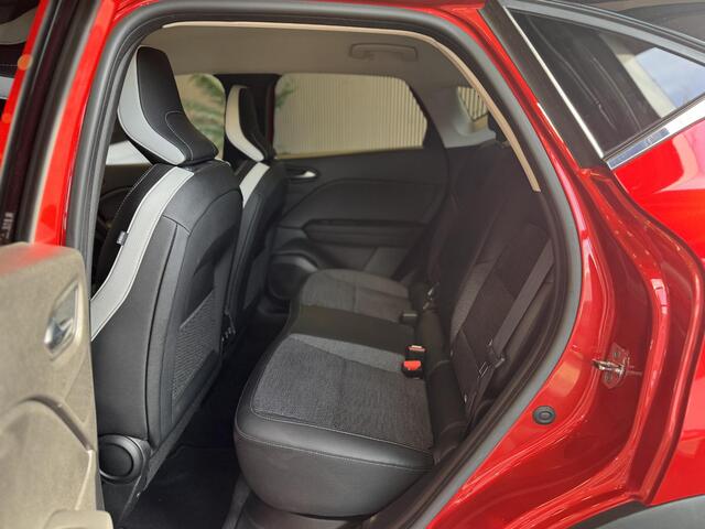 Renault CAPTUR 1.6 E-Tech Plug-in Hybrid Automaat 9.3" Touchscreen Navi Trekhaak 360 Camera Half Leer Dodehoek